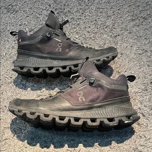 On running cloud hi waterproof